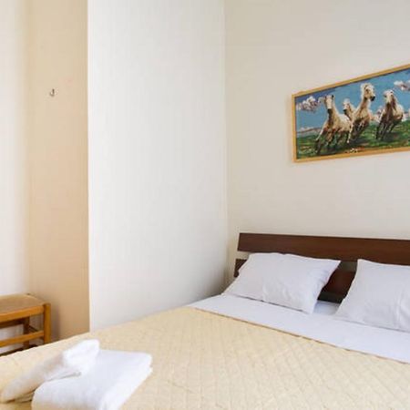 Large 3 Bedroom Apt With Terrace Atina Dış mekan fotoğraf